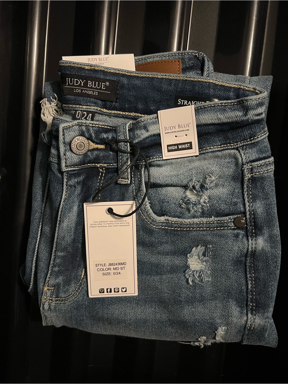 JUDY BLUE Harley Relaxed Fit Ankle Jeans | Size: 0/24 - Picture 5 of 5